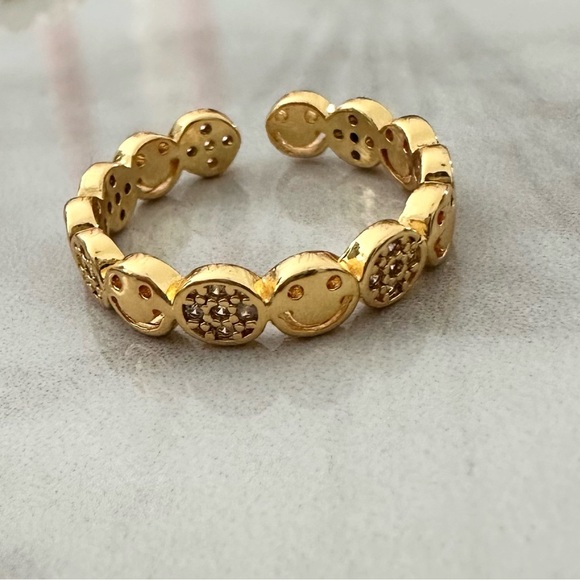 Gold Smiley Face Bracelet - Picture 1 of 2